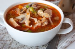 Диетический суп из свинины и фасоли