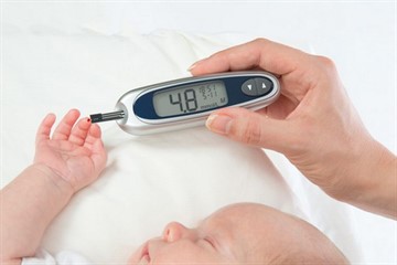 Симптомы повышенного сахара в крови у детей и признаки развития диабета