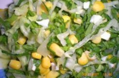 Кукурузный салат со шпинатом