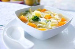 Диетический суп из овощей для легкого летнего обеда