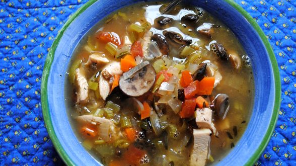 Диетический суп из индейки с белыми грибами