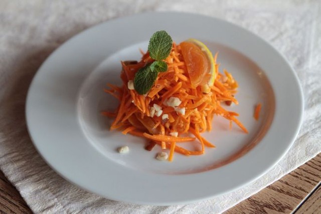 Морковный салат с курагой быстрого приготовления