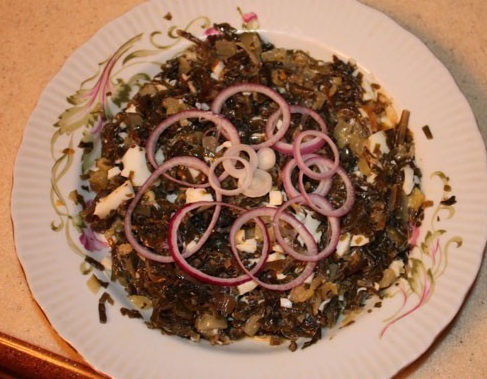 Салат из морской капусты со свежими огурцами