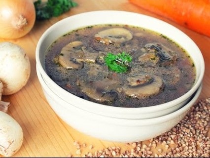 Диетический гречневый суп с грибами и фрикадельками