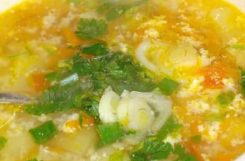 Суп с яичной паутинкой на основе овощного бульона
