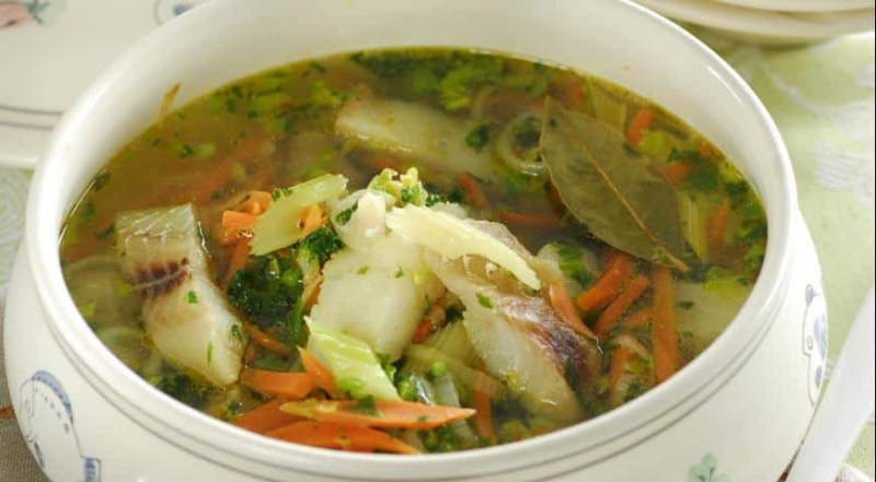 Рыбный диетический суп с сельдереем и треской