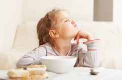 Ацетон в моче у ребенка: диета, что нельзя есть и чем кормить можно